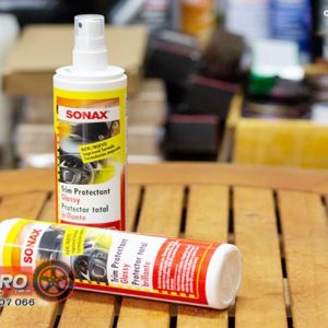 nhu dich lam sach sonax trim protectant high gloss finish 1
